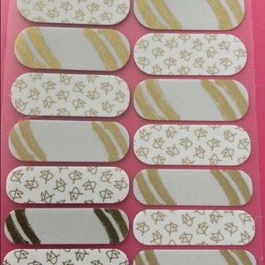 Totally kissable jamberry nail wrap